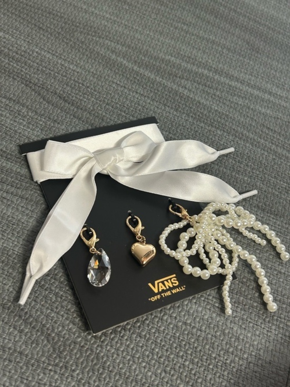 NWT Vans “Off the Wall” Pearl Beaded Bow Charms with Charms